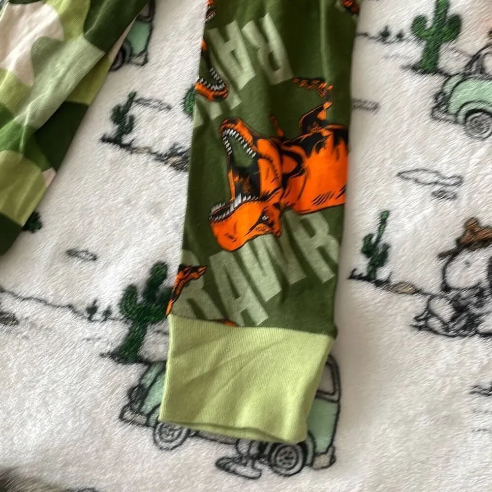 Pair of 2 boys green dinosaur and camo pj pants legging size 6 New no tags